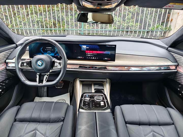 BMW i 7 M 70 L 2023 M 70 L — фото 19