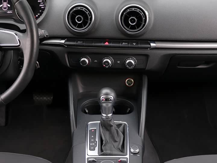 Audi A3 2016 Limousine 35 TFSI — фото 15