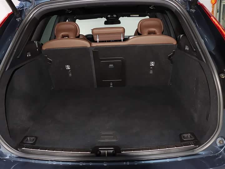 Volvo XC60 2022 B 5 4 WD — фото 17