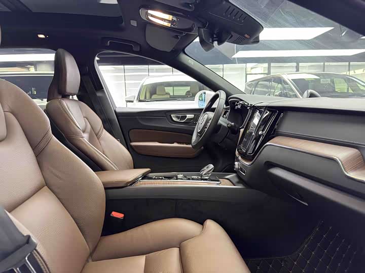 Volvo XC60 2024 B 5 4 WD — фото 14