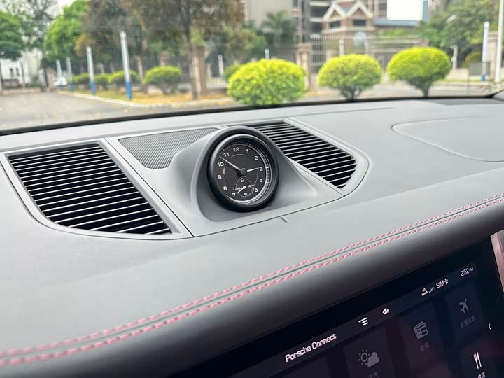 Porsche Macan 2023 Macan 2.0 T — фото 16