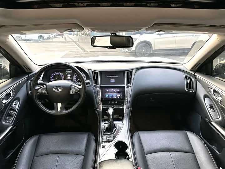 Infiniti Q 50 L 2016 2.0 T — фото 11