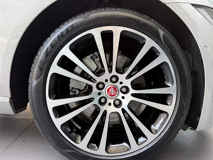 Jaguar XFL 2025 2.0 T P 250 2 WD — фото 16