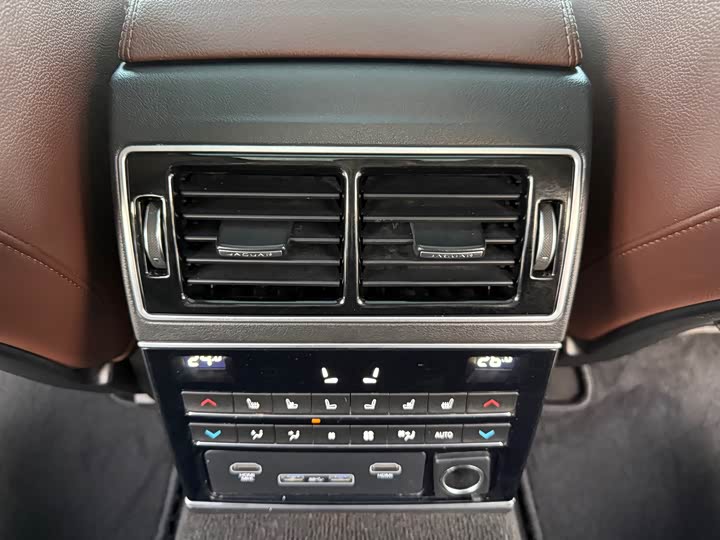 Jaguar XFL 2018 XFL 2.0 T 250 PS — фото 11