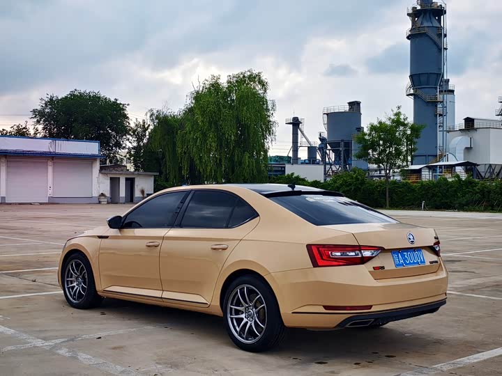 Skoda Superb — фото 6