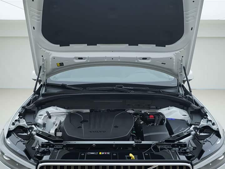 Volvo XC60 2025 B 5 4 WD — фото 7