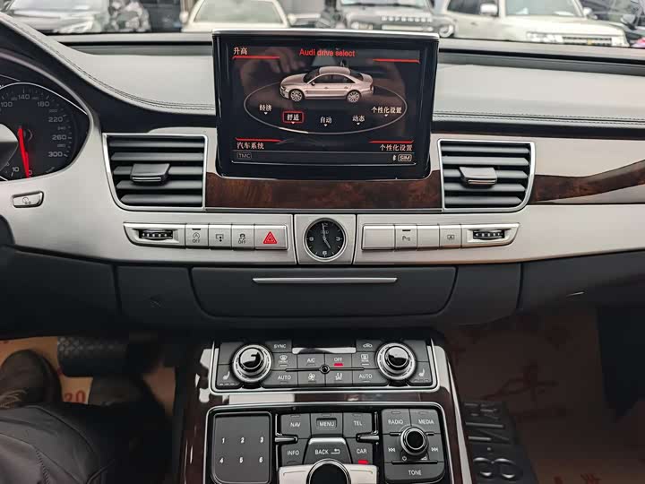 Audi A8 2017 A 8 L 45 TFSI quattro — фото 12