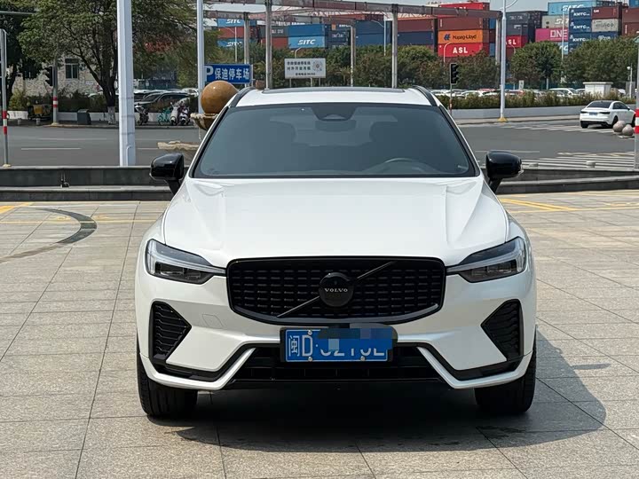 Volvo XC60 2022 B 5 4 WD — фото 2