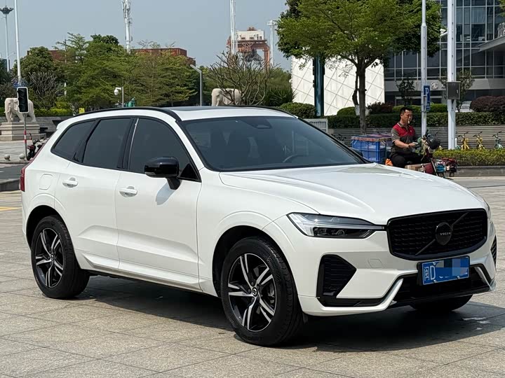 Volvo XC60 2022 B 5 4 WD — фото 3
