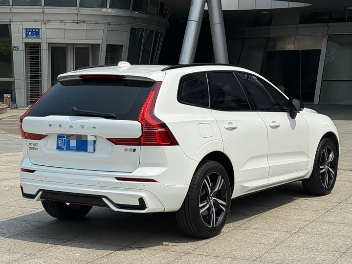 Volvo XC60 2022 B 5 4 WD — фото 4
