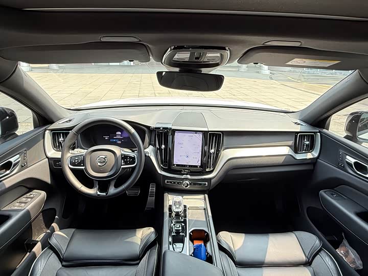 Volvo XC60 2022 B 5 4 WD — фото 9
