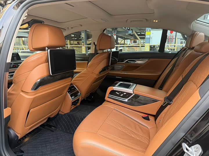 BMW 7 Series 740Li продвинутая — фото 5