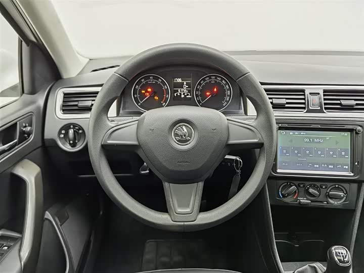 Skoda Rapid — фото 11