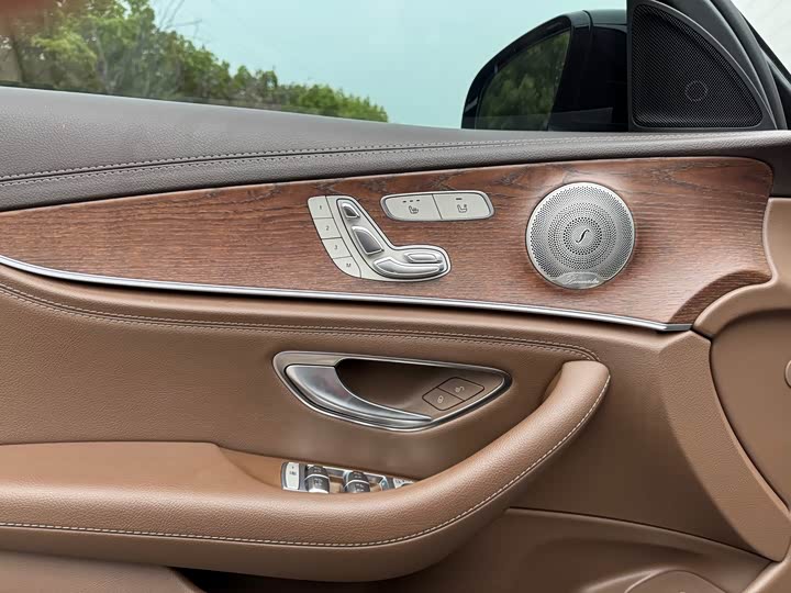 Mercedes-Benz E-Class 2023 E 300 L Luxury — фото 4