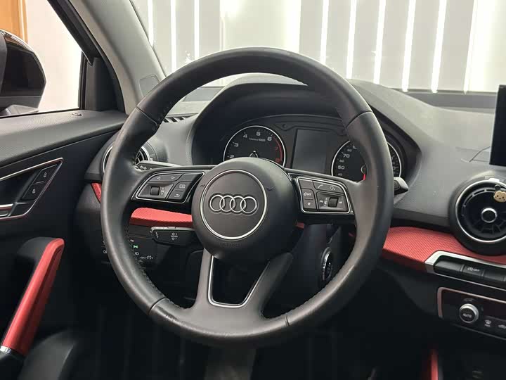 Audi Q2L 2018 35 TFSI VI — фото 14