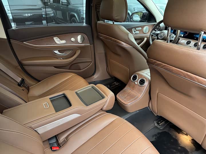 Mercedes-Benz E-Class 2023 E 300 L Luxury — фото 15