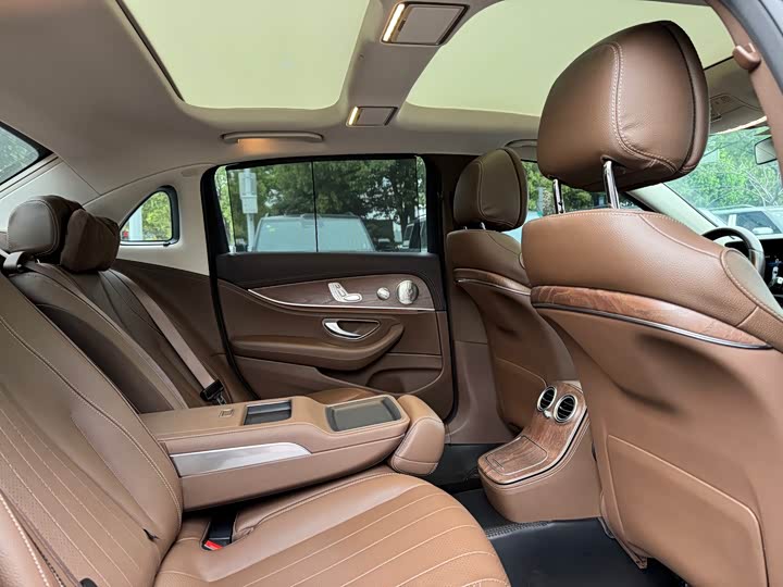 Mercedes-Benz E-Class 2023 E 300 L Luxury — фото 14