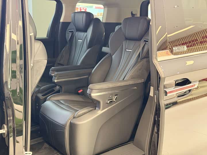 Hongqi HQ9 PHEV 2024 2.0 T 4 WD — фото 13