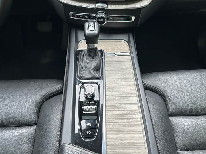 Volvo XC60 2020 T 5 4 WD — фото 18