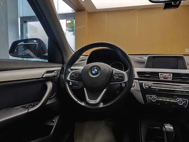 BMW X1 2019 s Drive 20 Li Leading — фото 14