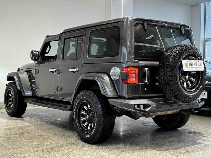 Jeep Wrangler — фото 9