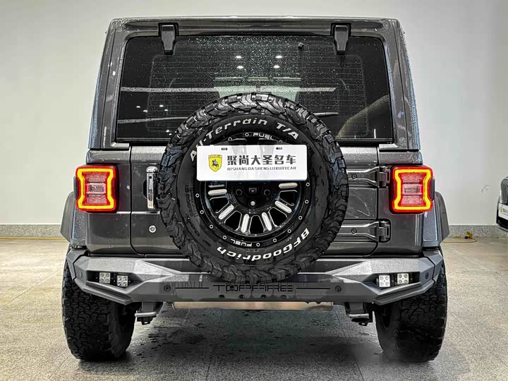 Jeep Wrangler — фото 8