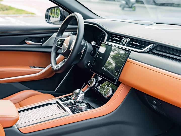Jaguar XFL 2024 2.0 T P 300 4 WD — фото 19