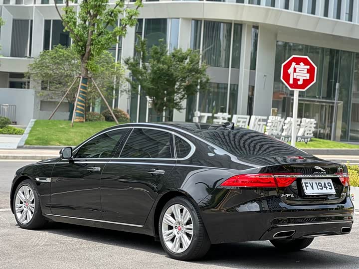 Jaguar XFL 2018 XFL 2.0 T 250 PS — фото 38