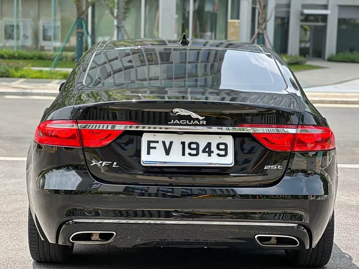 Jaguar XFL 2018 XFL 2.0 T 250 PS — фото 40