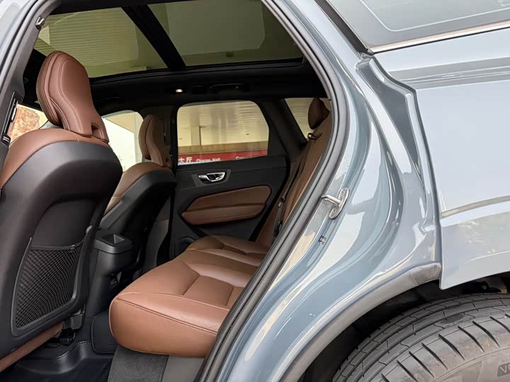 Volvo XC60 2023 B 5 4 WD — фото 14