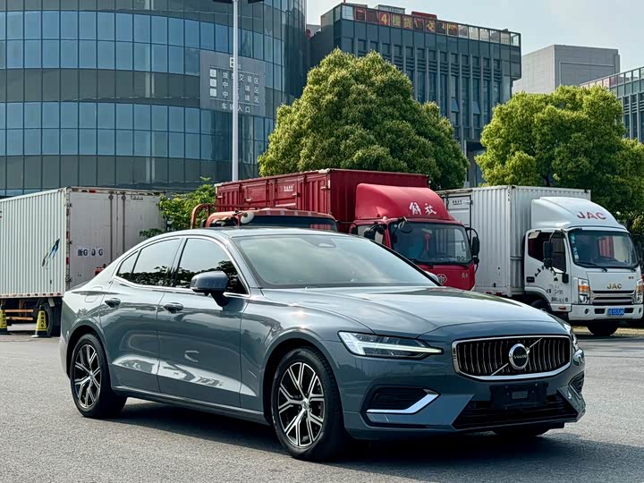 Volvo S60 2024 B 4 — фото 3