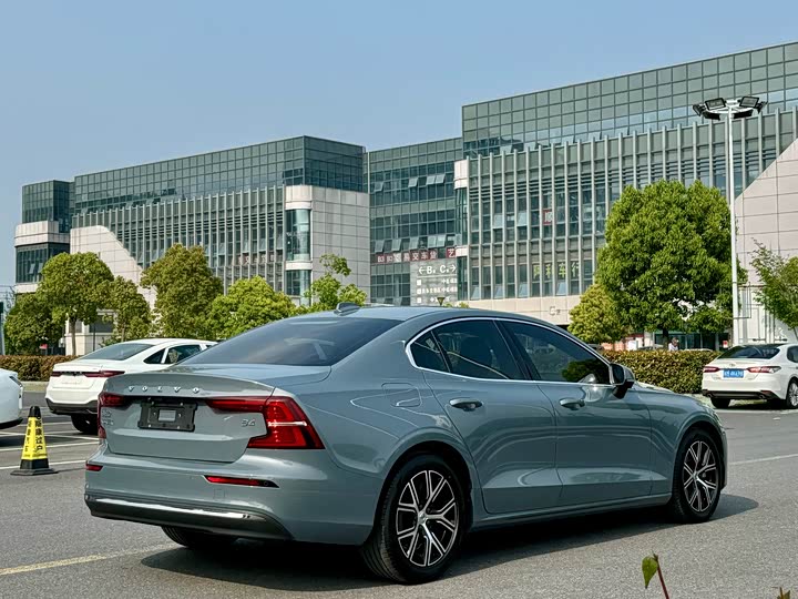 Volvo S60 2024 B 4 — фото 13