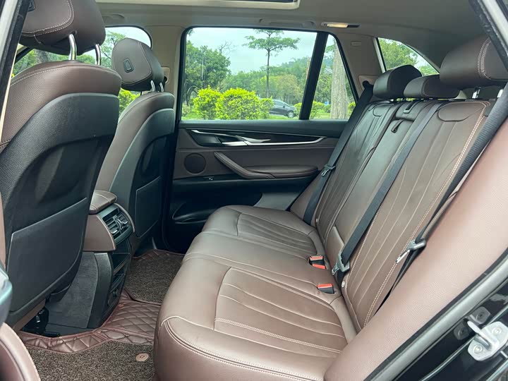 BMW X5 2017 x Drive 28i — фото 9