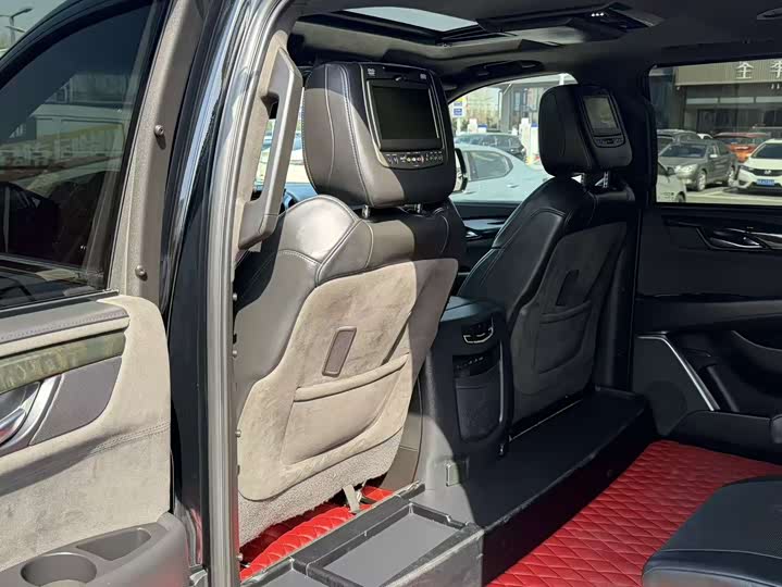 Cadillac ESCALADE 2017 6.2 L ESV — фото 7