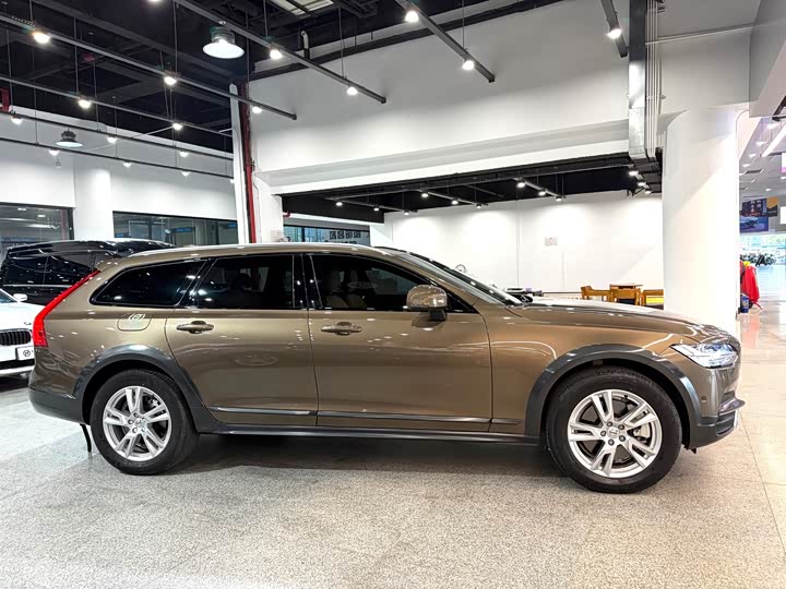 Volvo V90 2017 Cross Country T 5 AWD — фото 4