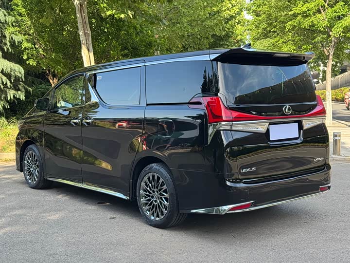 Toyota Vellfire — фото 9
