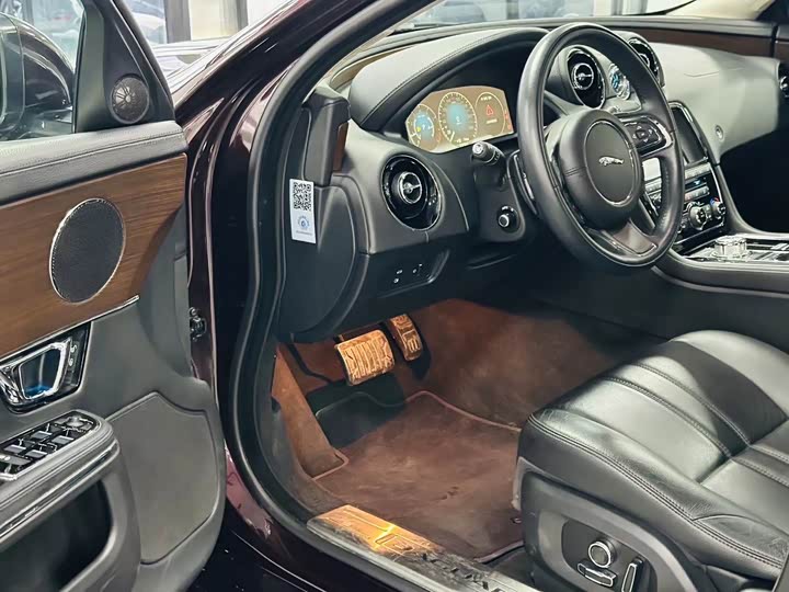 Jaguar XJ 2016 XJL 2.0 T 2 WD — фото 7