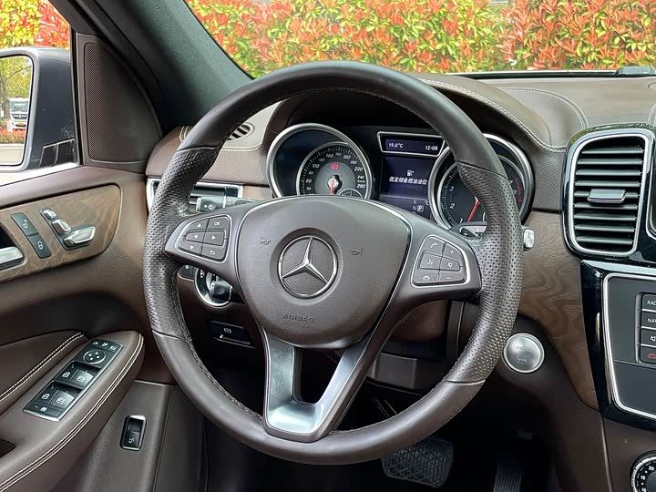Mercedes-Benz GLE — фото 8