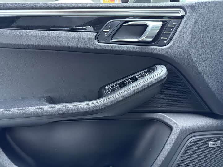 Porsche Macan 2022 Macan 2.0 T — фото 5