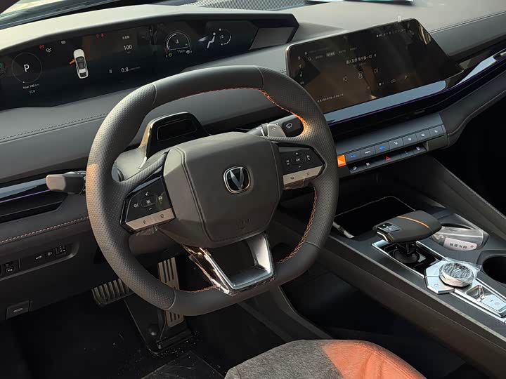 Changan UNI-V 2024 1.5 T Sport — фото 15