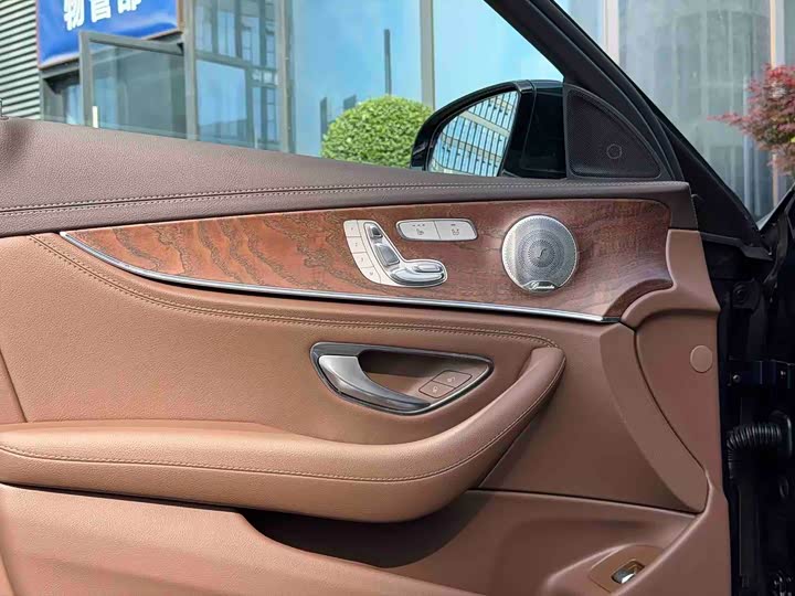 Mercedes-Benz E-Class 2023 E 300 L Luxury — фото 5