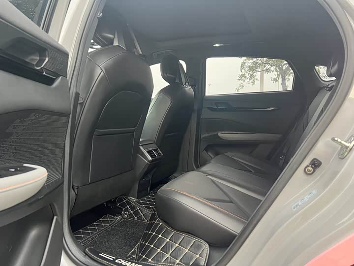Changan UNI-V 2022 1.5 T Premium — фото 10