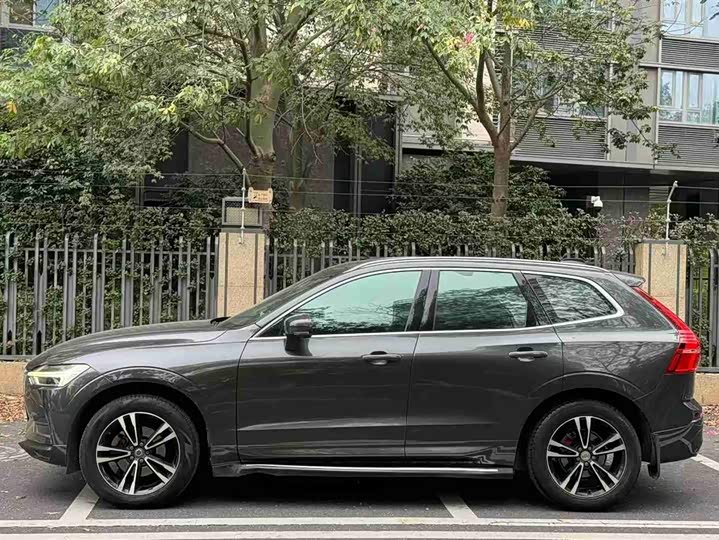 Volvo XC60 2018 T 5 4 WD — фото 3