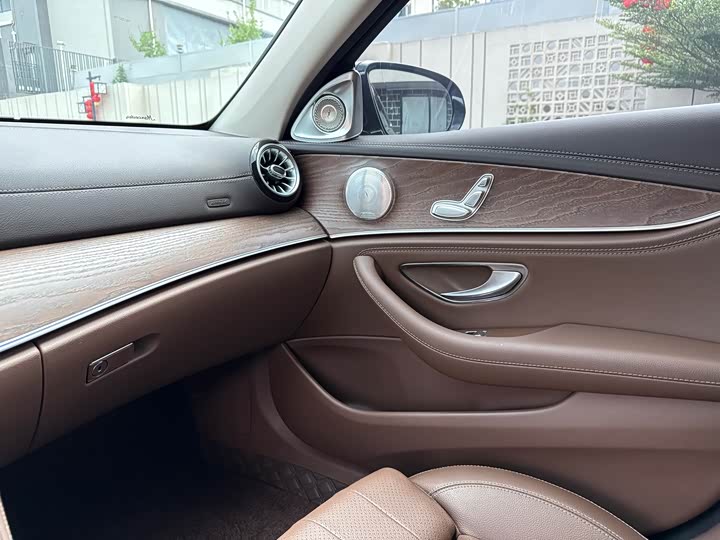Mercedes-Benz E-Class 2022 E 260 L — фото 8