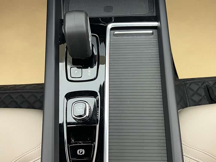 Volvo XC60 2026 B 5 4 WD — фото 10