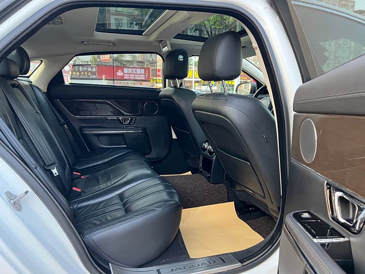 Jaguar XJ 2018 XJL 3.0 SC 2 WD — фото 9