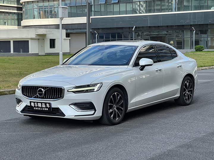 Volvo S60 2022 B 4 — фото 1