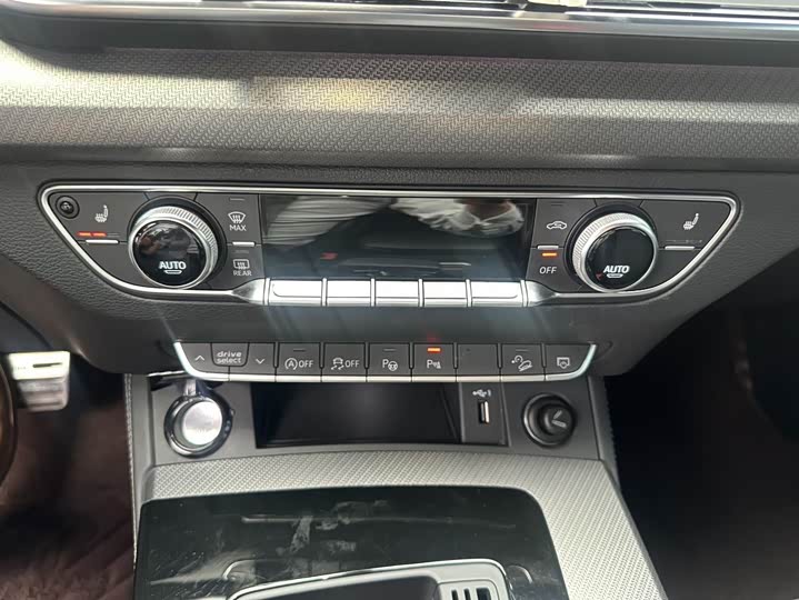 Audi Q5L Sportback 2021 40 TFSI Luxury — фото 15