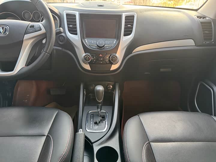 Changan CS35 2016 1.6 L ATLuxury V — фото 18