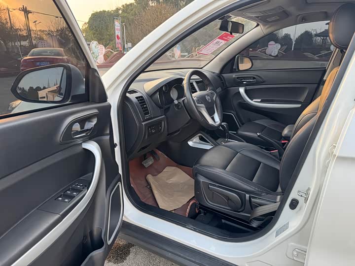 Changan CS35 2016 1.6 L ATLuxury V — фото 13